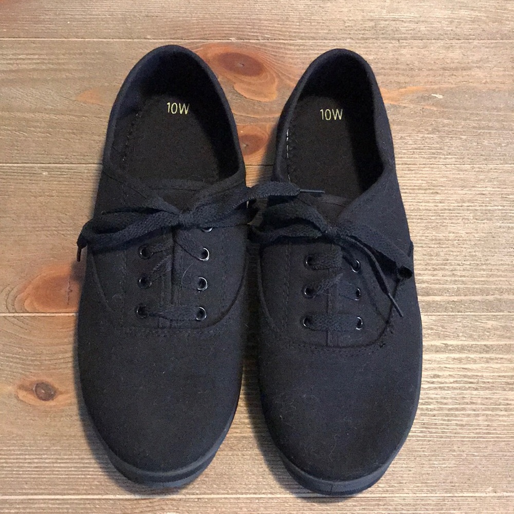 Time & Tru Black Sneakers